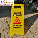 Biển báo khu vực đang làm vệ sinh