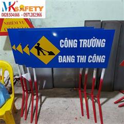 Biển công trường đang thi công