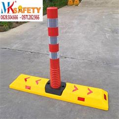 Dải phân cách có cọc tiêu